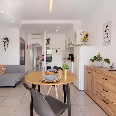 Oura Apartment *